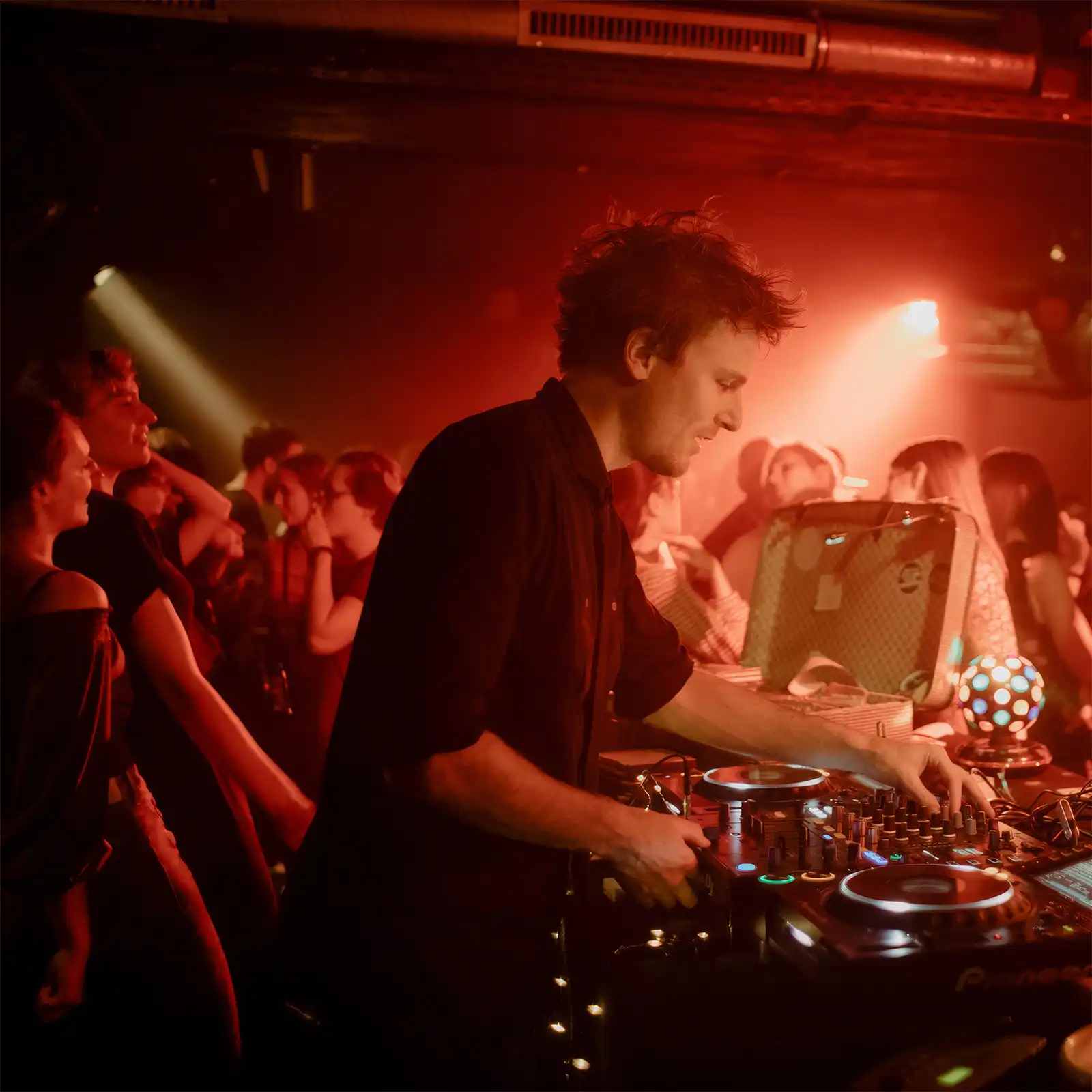 !Mauf an den Decks bei I Bet You Look Good On The Dancefloor